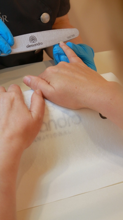 Maniküre ohnelack hoch